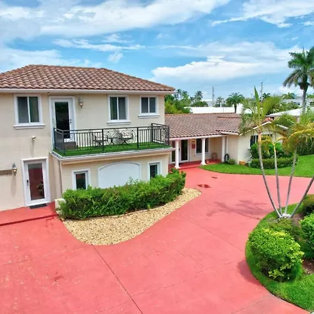 Trendy 1Br 2Ba Heated Pool Short Walk To The Beach